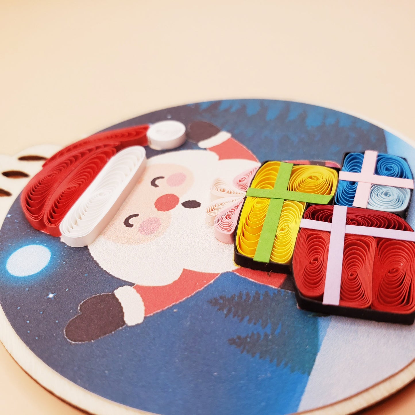 Handmade Quilling Ornament – Santa Claus with Gift